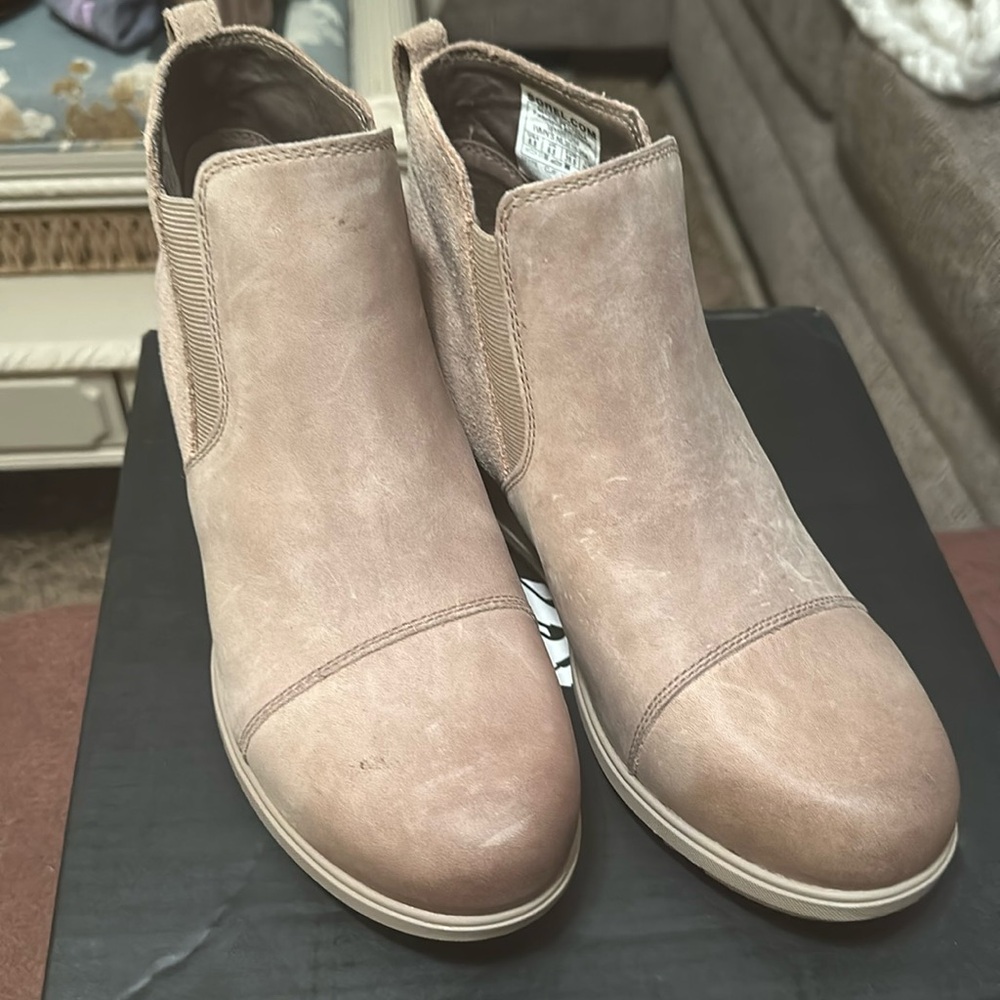 Sorel Evie Pull On size 8.5